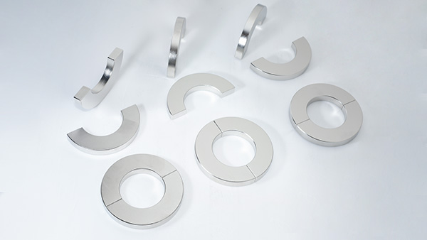 Watt type heterotypic magnet