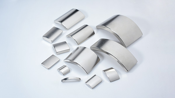 Watt type heterotypic magnet